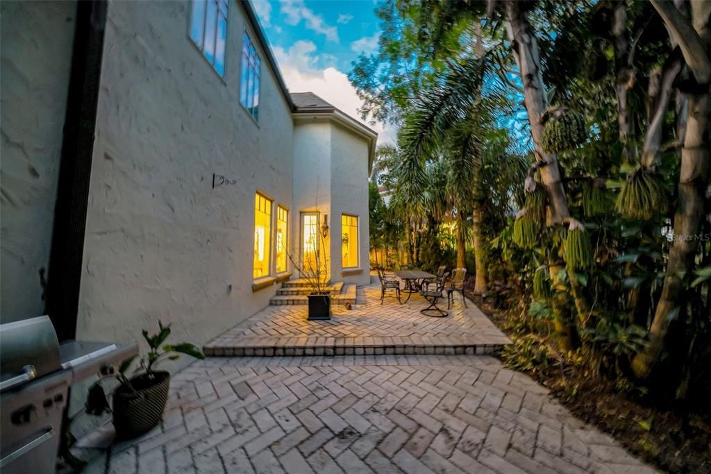 En Venta: $2,699,000 (4 camas, 3 baños, 4018 Pies cuadrados)