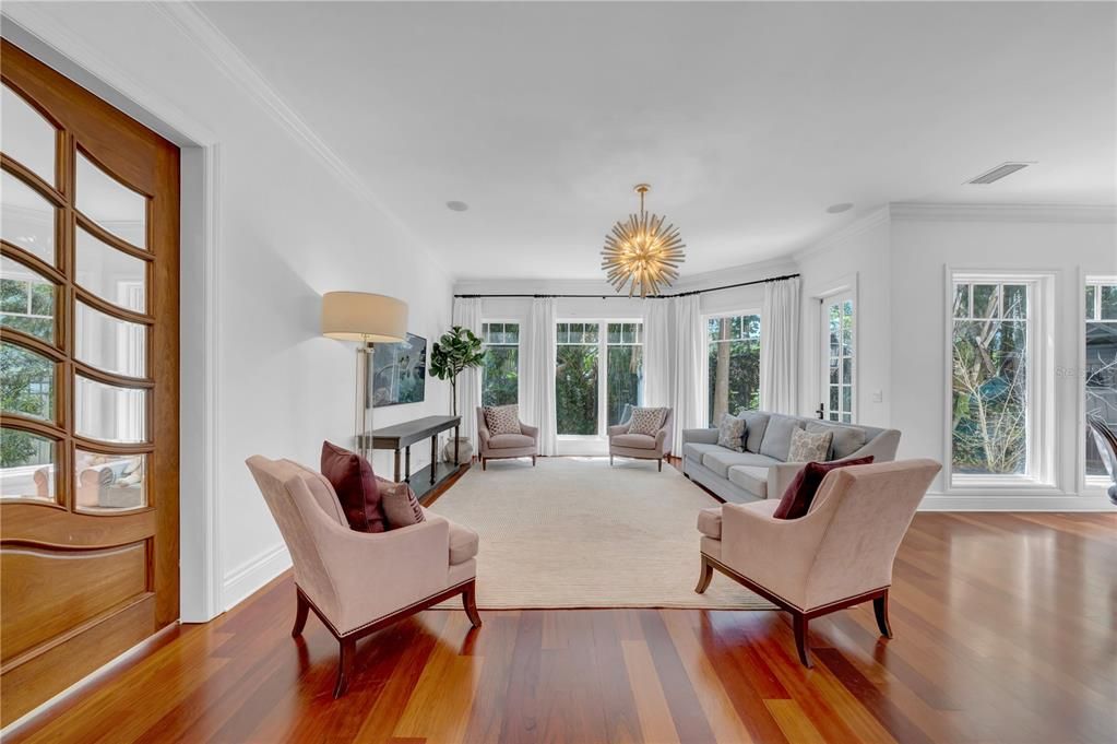 En Venta: $2,699,000 (4 camas, 3 baños, 4018 Pies cuadrados)