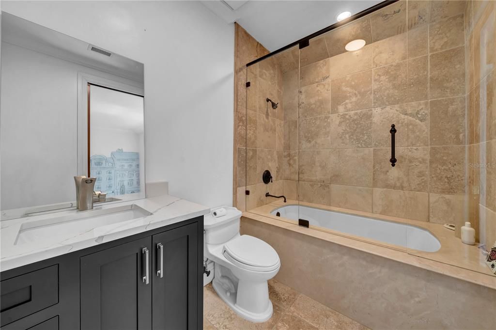 En Venta: $2,699,000 (4 camas, 3 baños, 4018 Pies cuadrados)