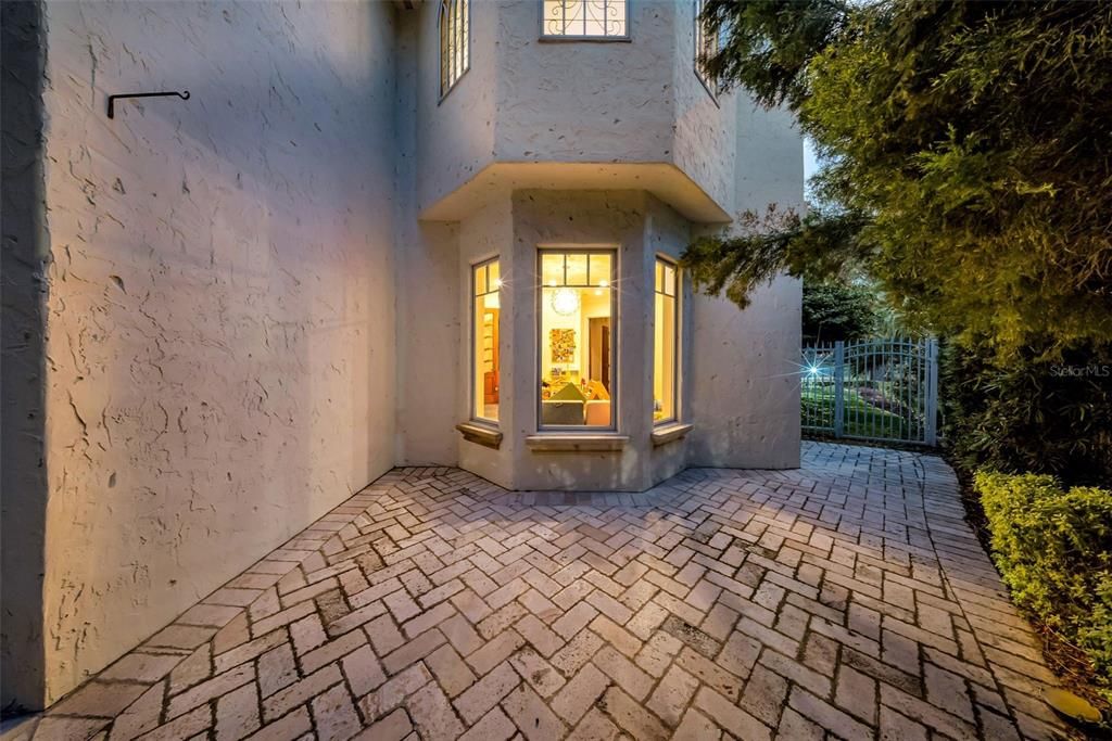 En Venta: $2,699,000 (4 camas, 3 baños, 4018 Pies cuadrados)