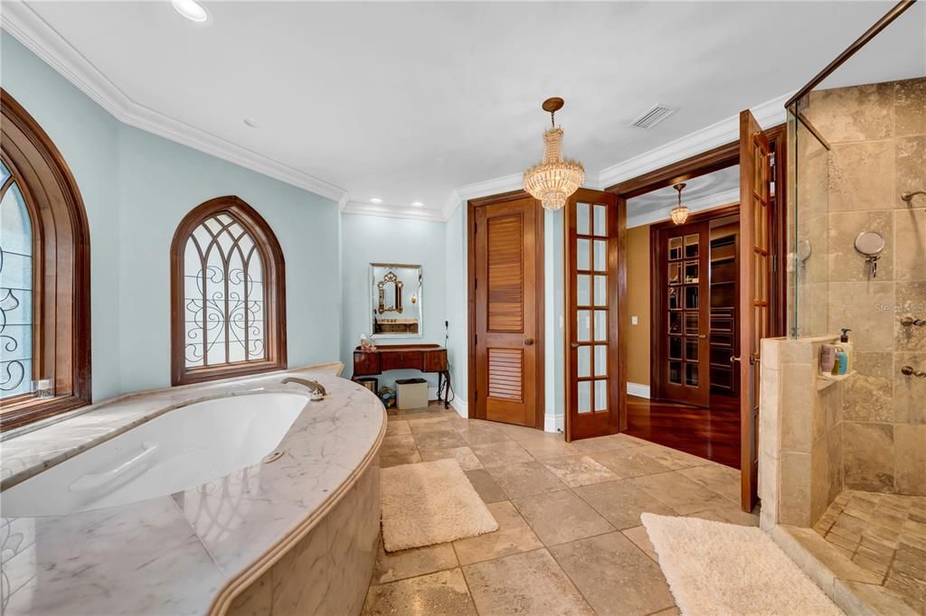 En Venta: $2,699,000 (4 camas, 3 baños, 4018 Pies cuadrados)