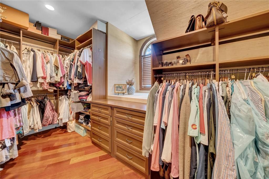 En Venta: $2,699,000 (4 camas, 3 baños, 4018 Pies cuadrados)