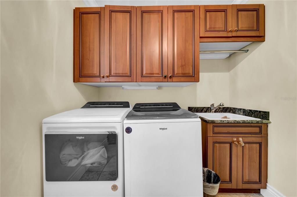 En Venta: $2,699,000 (4 camas, 3 baños, 4018 Pies cuadrados)