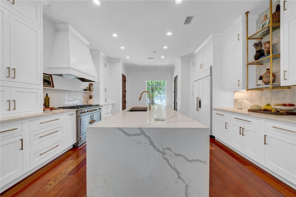 En Venta: $2,699,000 (4 camas, 3 baños, 4018 Pies cuadrados)