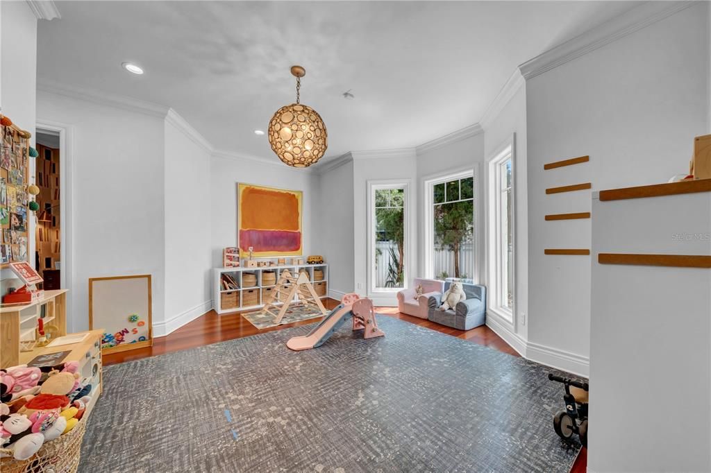 En Venta: $2,699,000 (4 camas, 3 baños, 4018 Pies cuadrados)