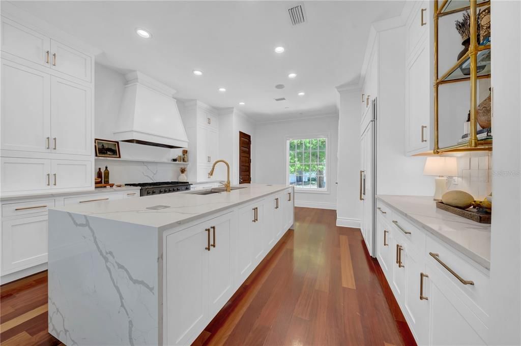 En Venta: $2,699,000 (4 camas, 3 baños, 4018 Pies cuadrados)