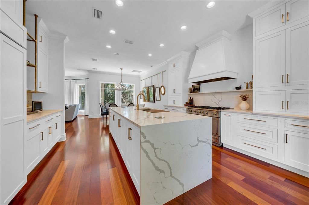 En Venta: $2,699,000 (4 camas, 3 baños, 4018 Pies cuadrados)