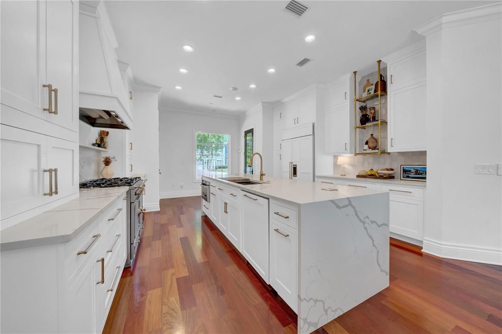 En Venta: $2,699,000 (4 camas, 3 baños, 4018 Pies cuadrados)