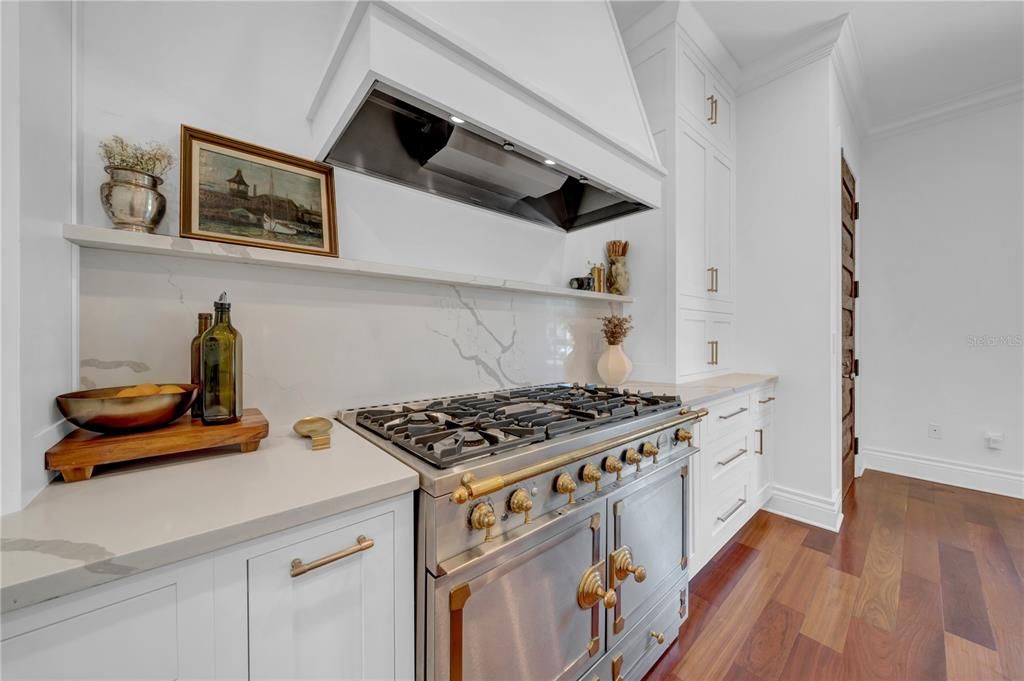 En Venta: $2,699,000 (4 camas, 3 baños, 4018 Pies cuadrados)