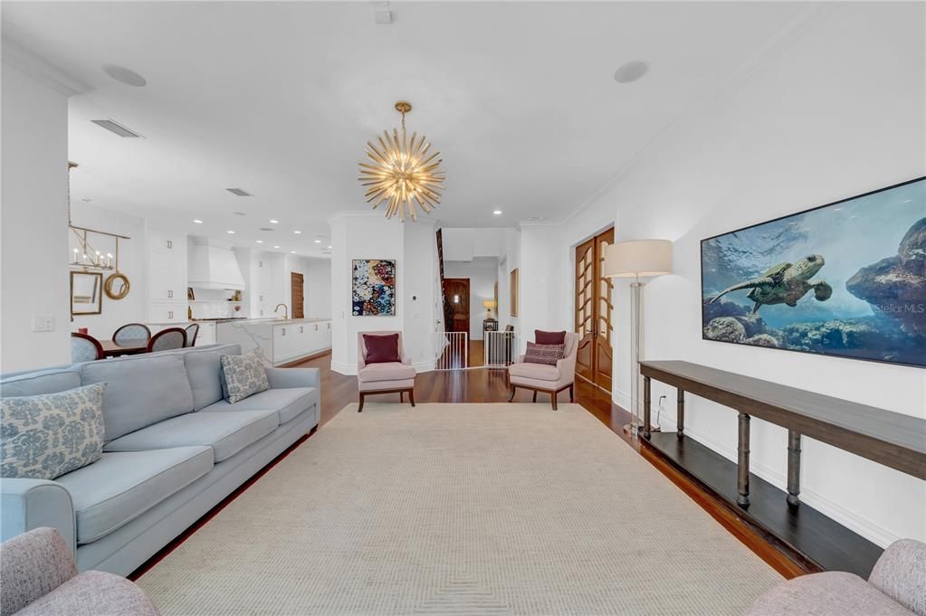 En Venta: $2,699,000 (4 camas, 3 baños, 4018 Pies cuadrados)