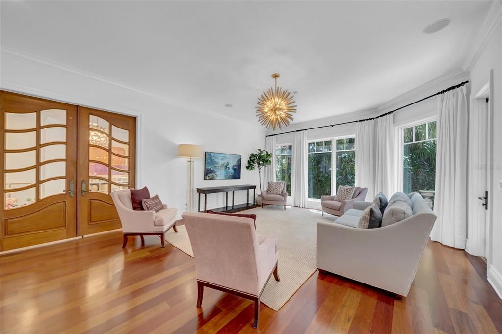 En Venta: $2,699,000 (4 camas, 3 baños, 4018 Pies cuadrados)