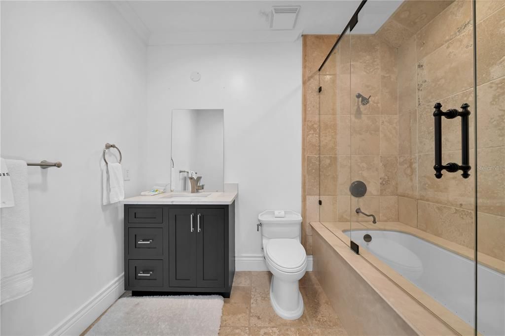 En Venta: $2,699,000 (4 camas, 3 baños, 4018 Pies cuadrados)