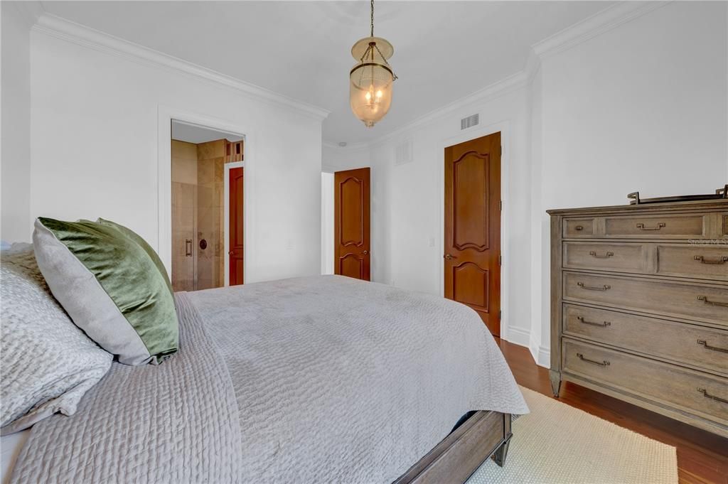 En Venta: $2,699,000 (4 camas, 3 baños, 4018 Pies cuadrados)