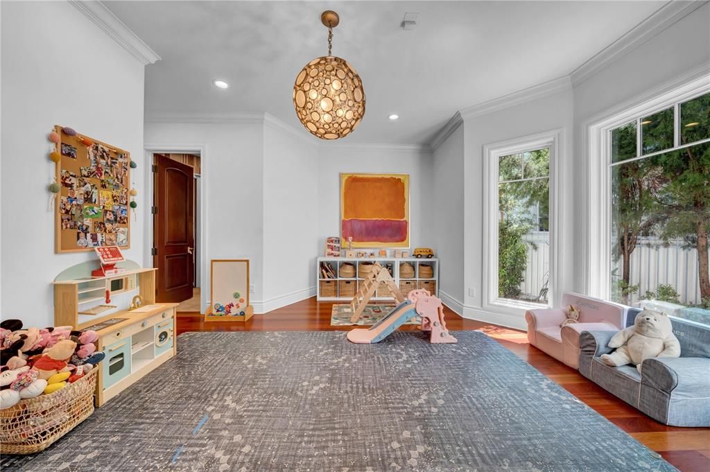 En Venta: $2,699,000 (4 camas, 3 baños, 4018 Pies cuadrados)