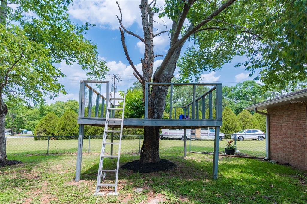 For Sale: $299,900 (3 beds, 2 baths, 1969 Square Feet)