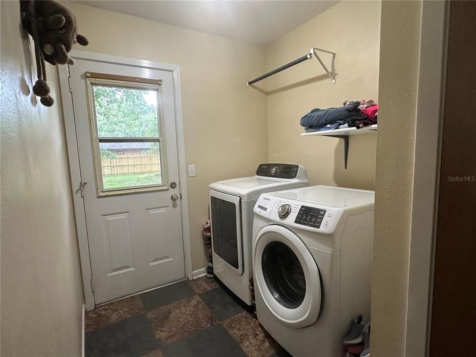 For Sale: $299,900 (3 beds, 2 baths, 1969 Square Feet)