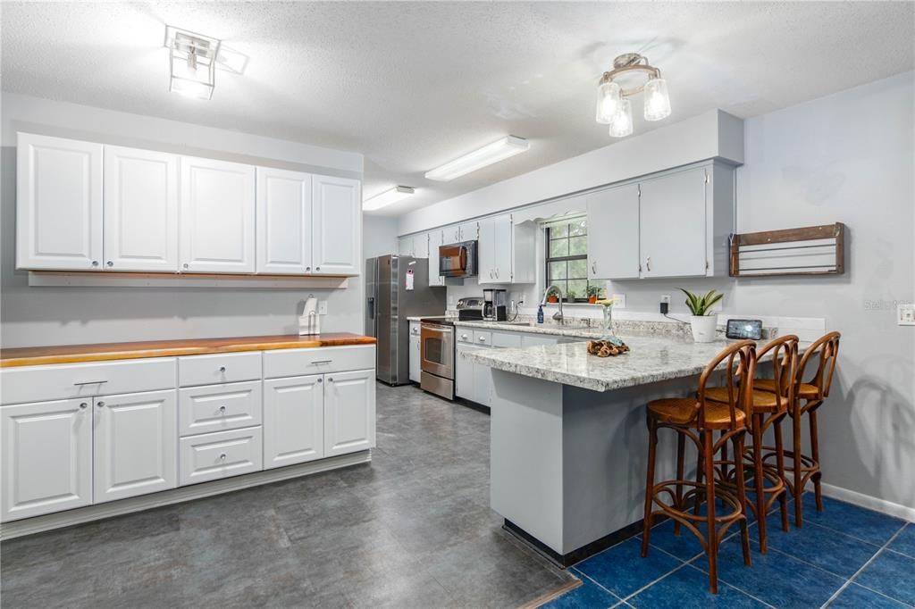 For Sale: $299,900 (3 beds, 2 baths, 1969 Square Feet)