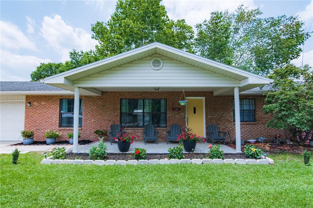 For Sale: $299,900 (3 beds, 2 baths, 1969 Square Feet)