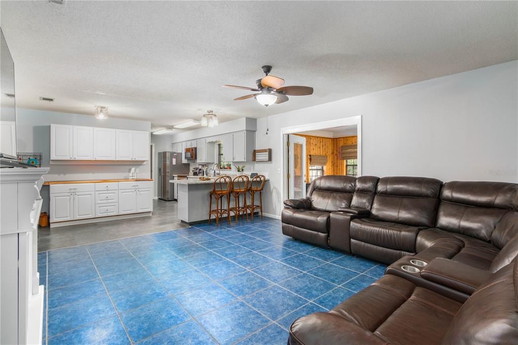 For Sale: $299,900 (3 beds, 2 baths, 1969 Square Feet)