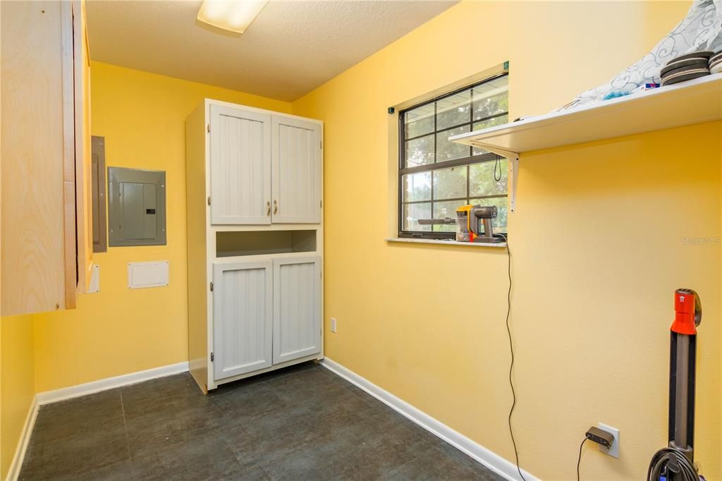 For Sale: $299,900 (3 beds, 2 baths, 1969 Square Feet)