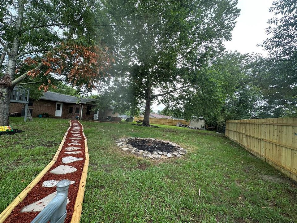 For Sale: $299,900 (3 beds, 2 baths, 1969 Square Feet)