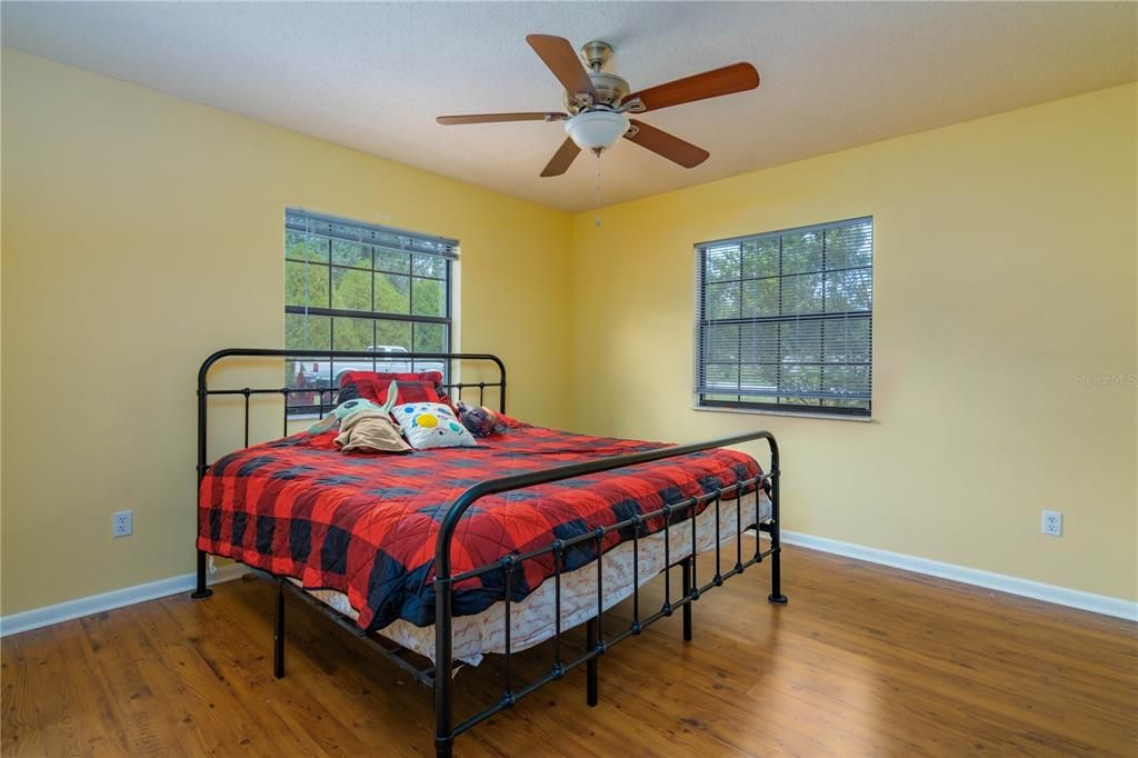 For Sale: $299,900 (3 beds, 2 baths, 1969 Square Feet)