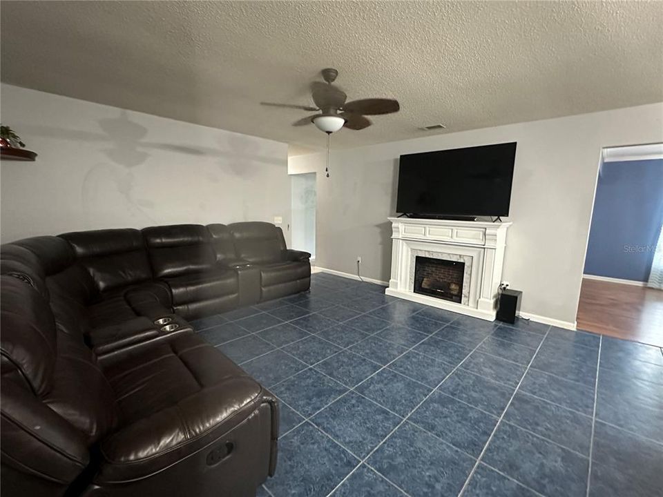 For Sale: $299,900 (3 beds, 2 baths, 1969 Square Feet)