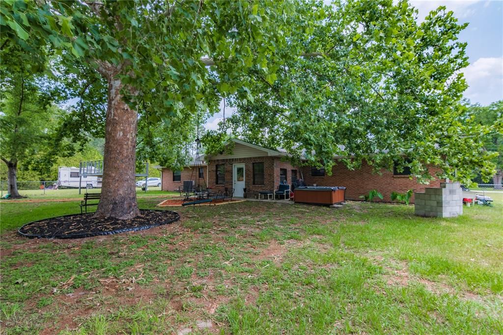 For Sale: $299,900 (3 beds, 2 baths, 1969 Square Feet)