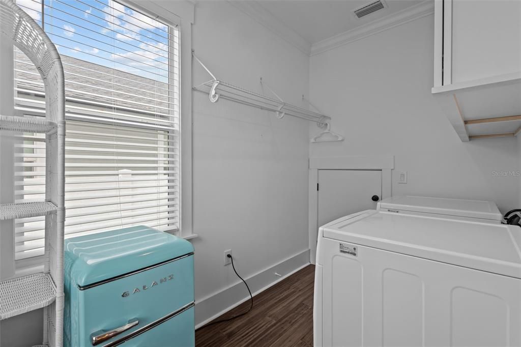 For Sale: $725,000 (3 beds, 2 baths, 1750 Square Feet)