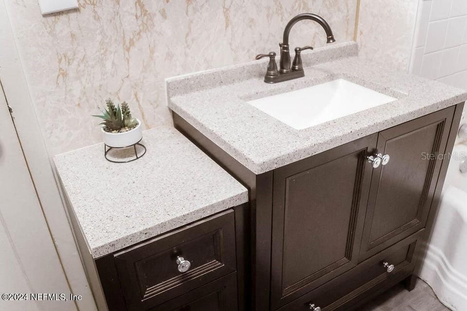 На продажу: $144,900 (3 спален, 1 ванн, 1199 Квадратных фут)