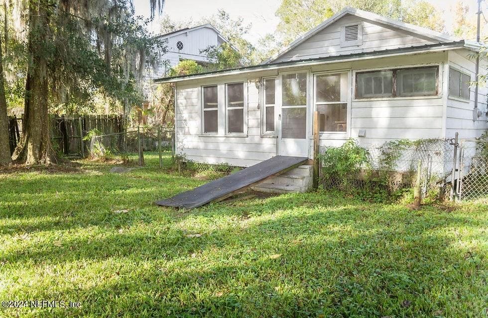 На продажу: $144,900 (3 спален, 1 ванн, 1199 Квадратных фут)