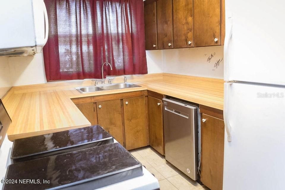 На продажу: $144,900 (3 спален, 1 ванн, 1199 Квадратных фут)