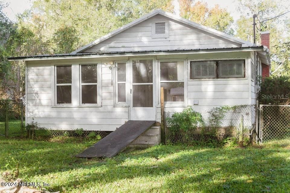 На продажу: $144,900 (3 спален, 1 ванн, 1199 Квадратных фут)