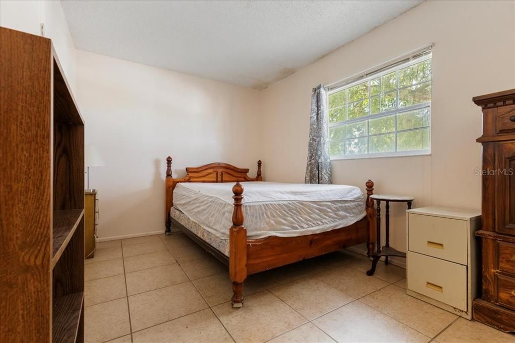 Под контрактом: $205,000 (3 спален, 2 ванн, 936 Квадратных фут)