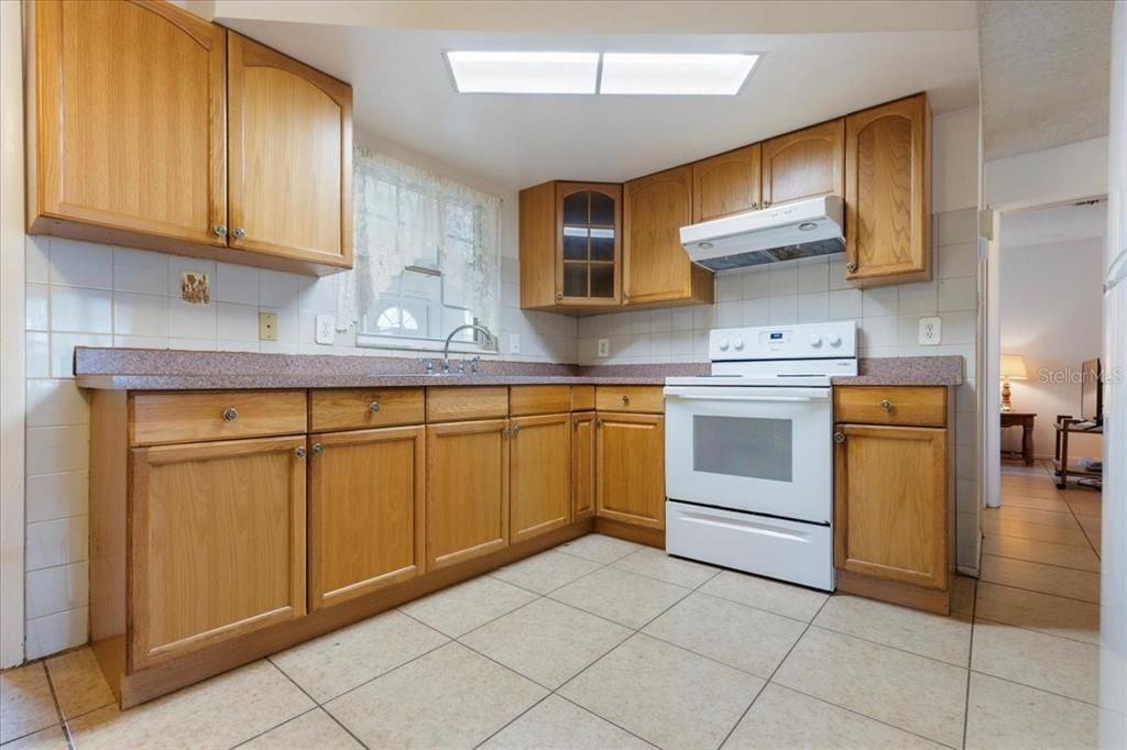 Под контрактом: $205,000 (3 спален, 2 ванн, 936 Квадратных фут)