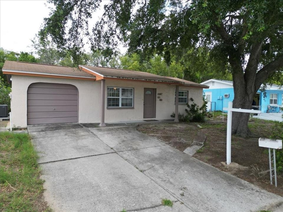 Под контрактом: $205,000 (3 спален, 2 ванн, 936 Квадратных фут)