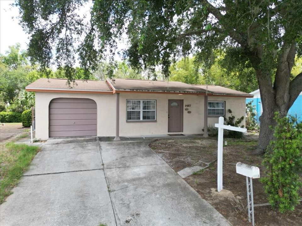 Под контрактом: $205,000 (3 спален, 2 ванн, 936 Квадратных фут)