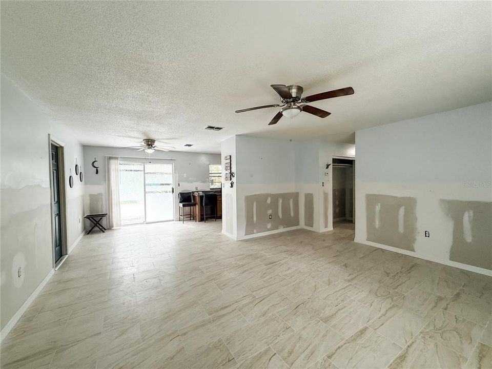 For Sale: $225,000 (3 beds, 2 baths, 1114 Square Feet)