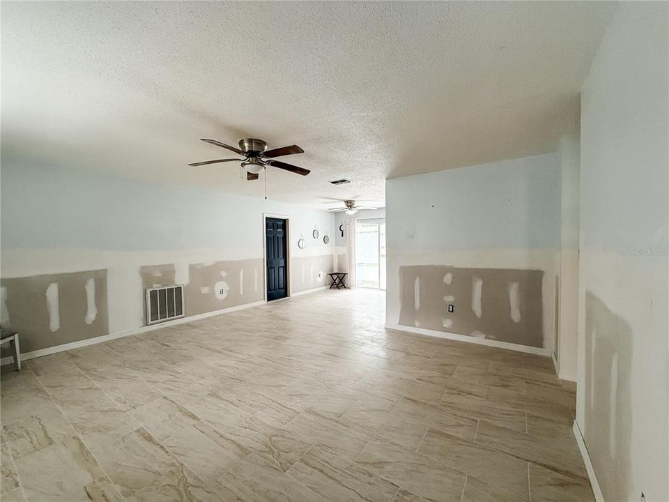 For Sale: $225,000 (3 beds, 2 baths, 1114 Square Feet)