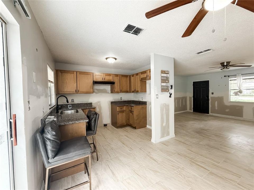 For Sale: $225,000 (3 beds, 2 baths, 1114 Square Feet)