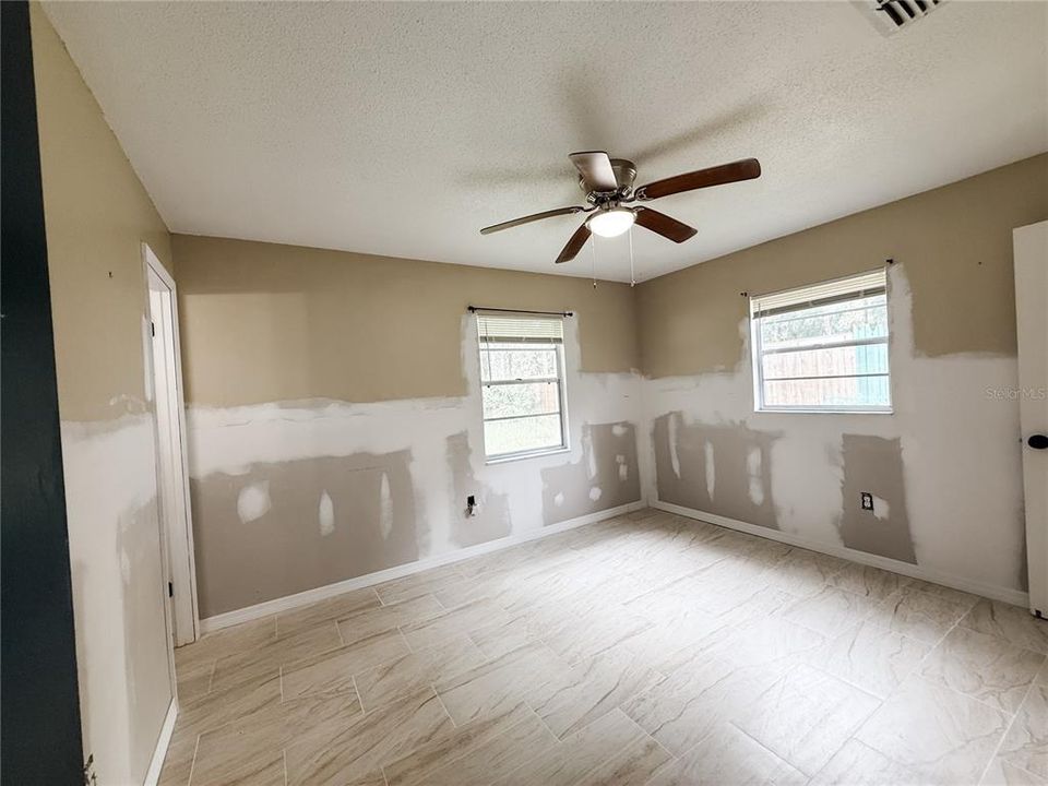 For Sale: $225,000 (3 beds, 2 baths, 1114 Square Feet)