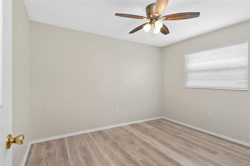 出租: $1,300 (2 贝兹, 1 浴室, 800 平方英尺)