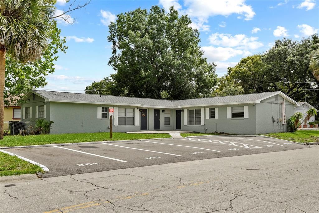 出租: $1,300 (2 贝兹, 1 浴室, 800 平方英尺)