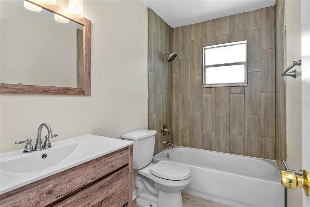 出租: $1,300 (2 贝兹, 1 浴室, 800 平方英尺)