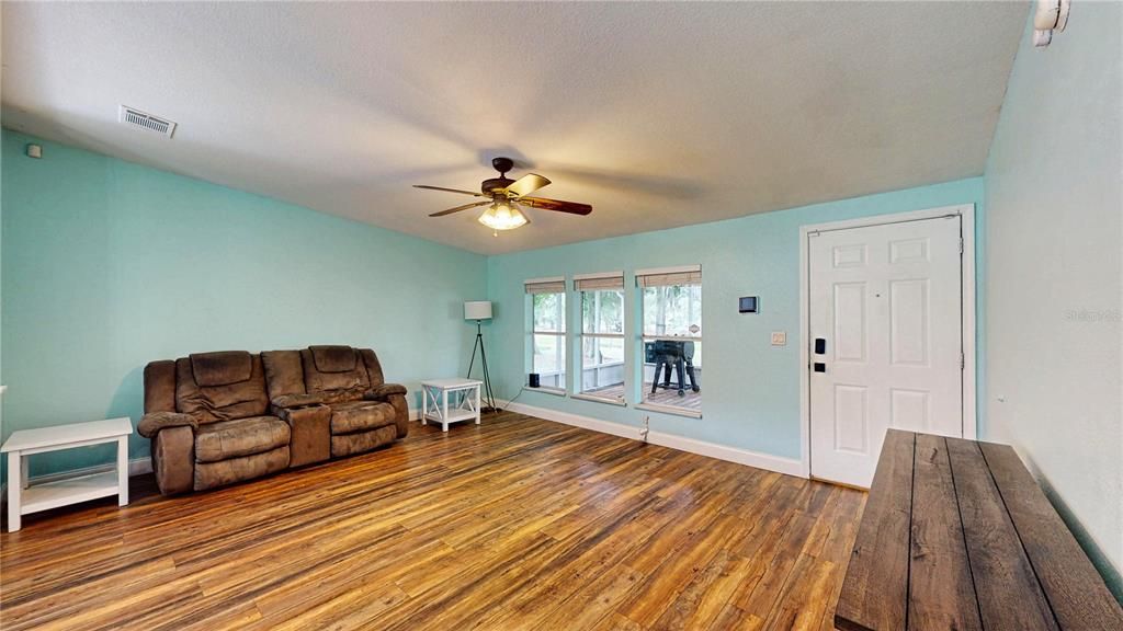 For Sale: $420,000 (4 beds, 2 baths, 1860 Square Feet)