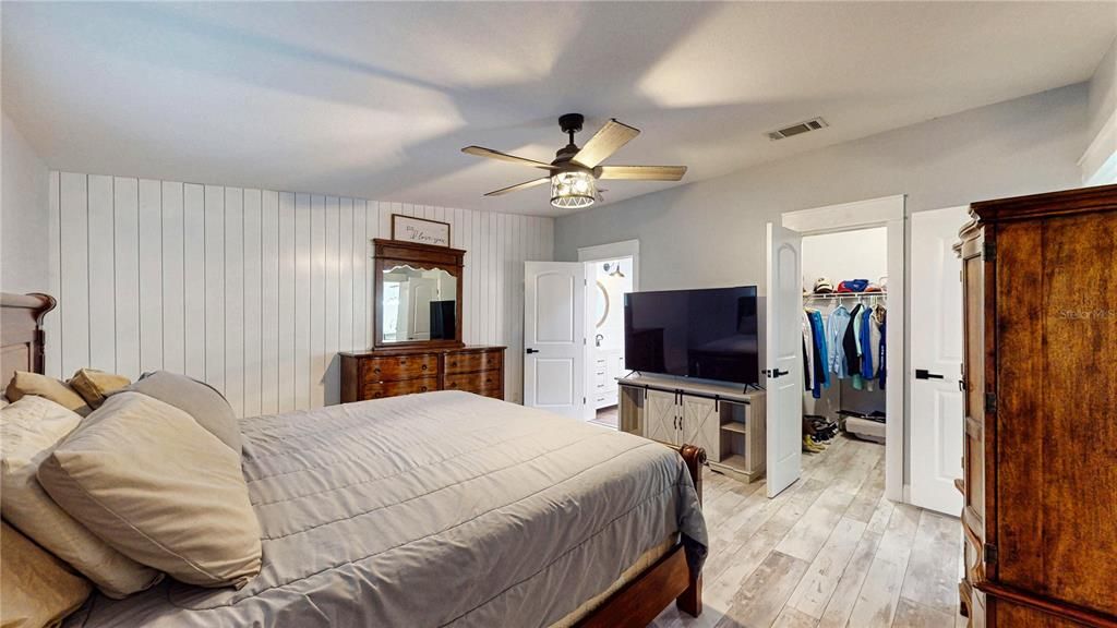 For Sale: $420,000 (4 beds, 2 baths, 1860 Square Feet)