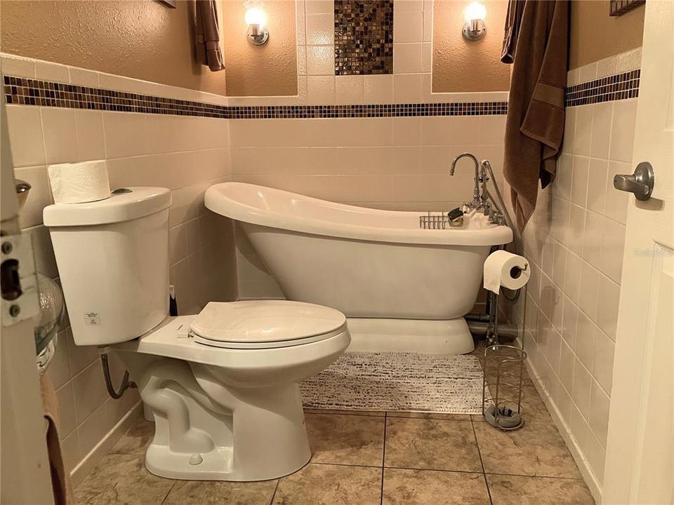 待售: $395,000 (3 贝兹, 3 浴室, 2357 平方英尺)