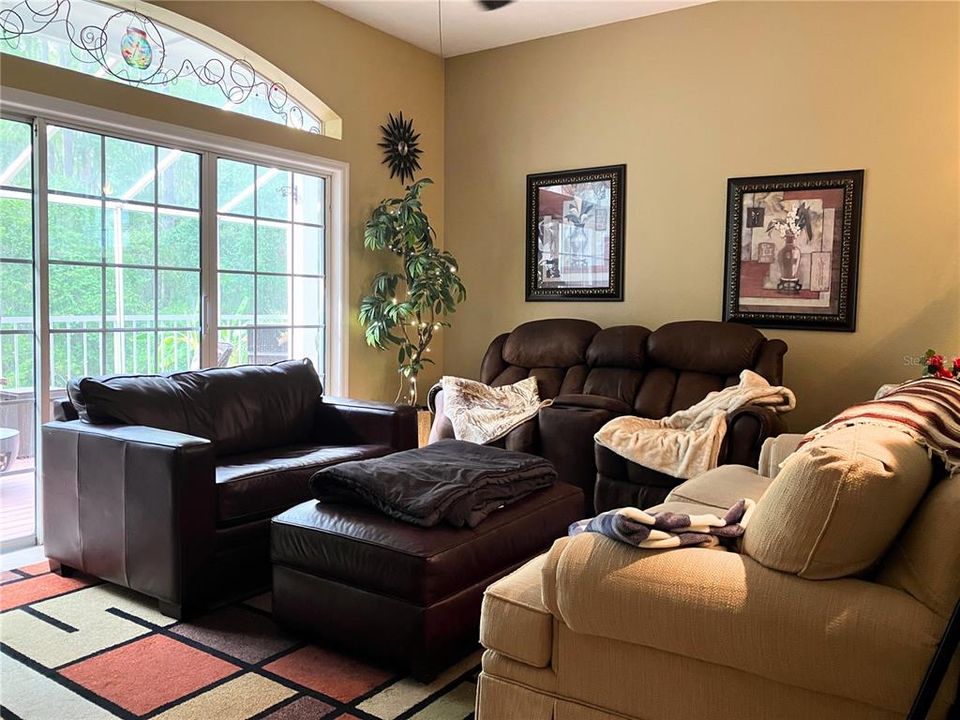 待售: $395,000 (3 贝兹, 3 浴室, 2357 平方英尺)