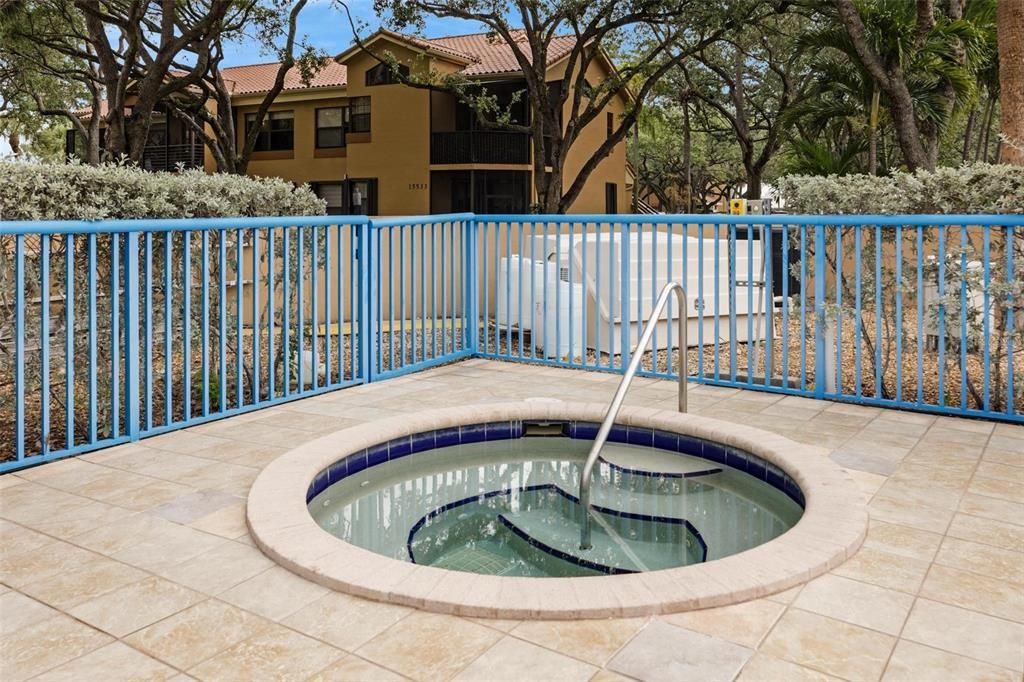 En Venta: $294,750 (2 camas, 1 baños, 850 Pies cuadrados)