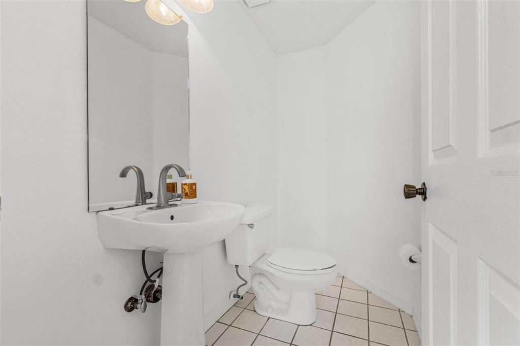 Под контрактом: $685,000 (4 спален, 2 ванн, 3376 Квадратных фут)